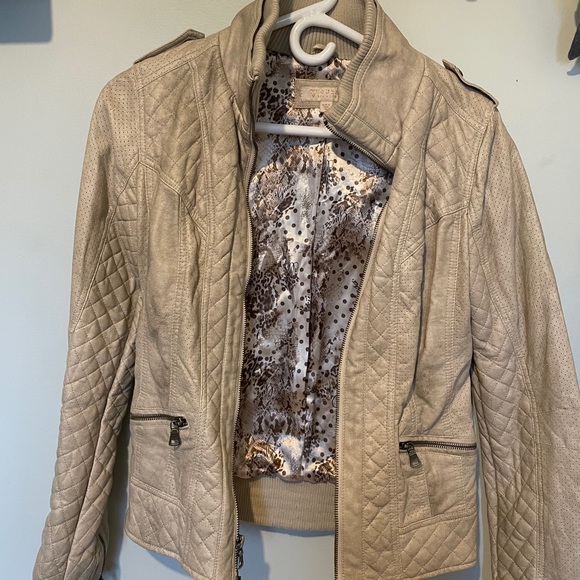 Guess jacket. - Picture 1 of 3